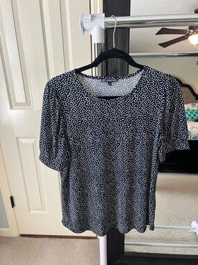 Adrianna Papell Black Short Sleeve Top with White Dot Print Sz M